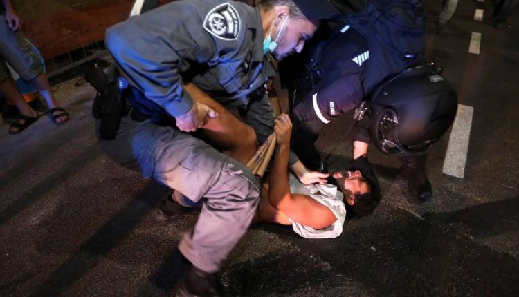 Thousands defy lockdown as they call for Netanyahu to resign | Middle East