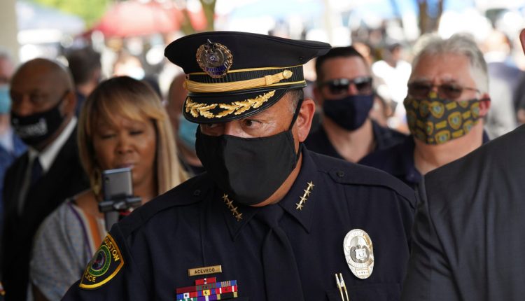 US: Houston police officer fatally shot during service call | US & Canada