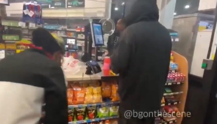 Cashier at Business Being Pillaged By Black Lives Matter Rioters Hands Out Plastic Bags to Help Mob Carry Their Looted Goods (VIDEO)