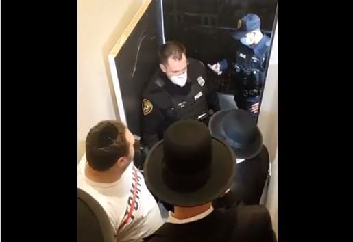 Police Invade Private Homes of Orthodox Jews to Crack Down on Gatherings (Video)