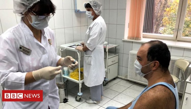 Coronavirus: Russia resists lockdown and pins hopes on vaccine