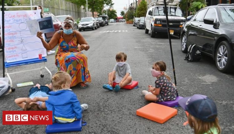 Covid: New York City closes all schools amid virus spike