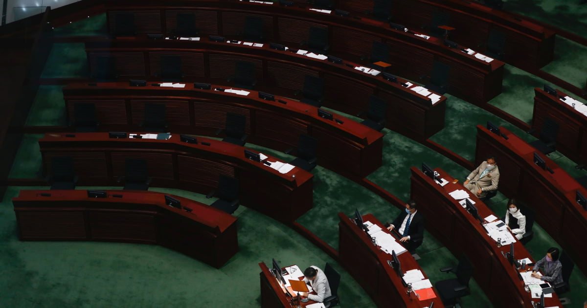 Hong Kong legislators to resign, US threatens more sanctions | China