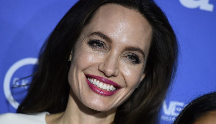 Angelina Jolie To Direct Biopic Of War Photographer Don McCullin – Deadline