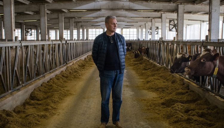 Under a Divisive Peace, Wartime Rifts Hobble Hope in Bosnia