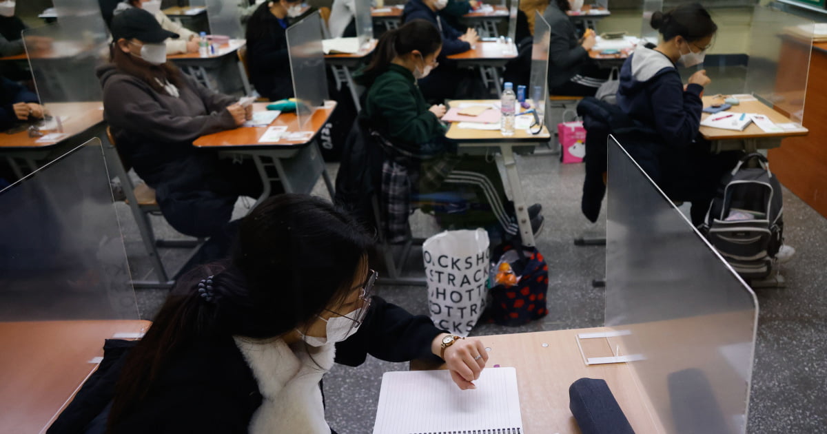 Key test: South Koreans sit university exam amid COVID-19 surge | South Korea