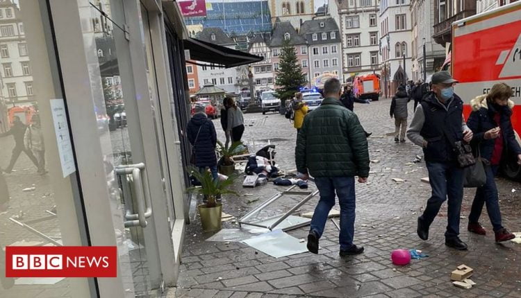 Trier: Four die as car ploughs through Germany pedestrian zone
