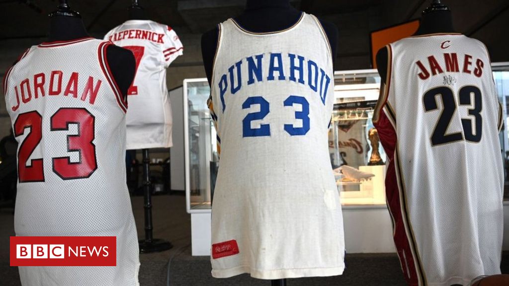 Obama and Jordan basketball vests sell for record sums
