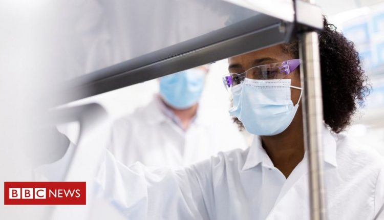 Covid: Moderna vaccine moves closer to US approval