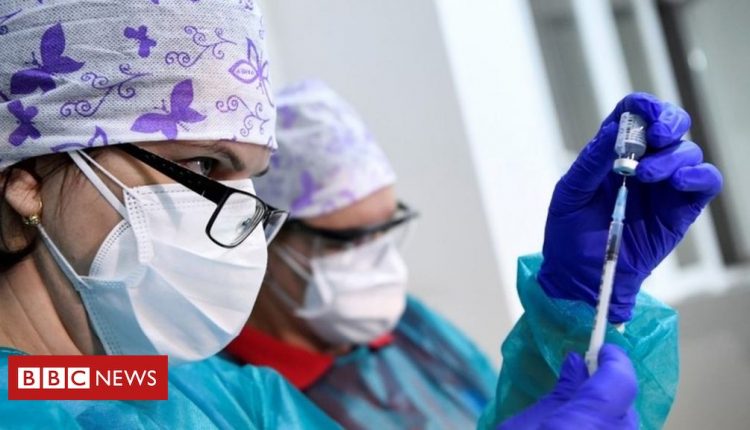 Covid: EU launches mass vaccination in 'touching moment of unity'
