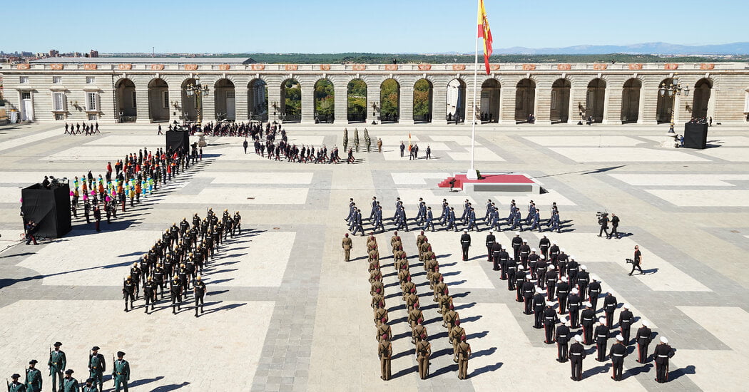 Ex-Military Officers Criticize Spain’s Government and Praise Franco