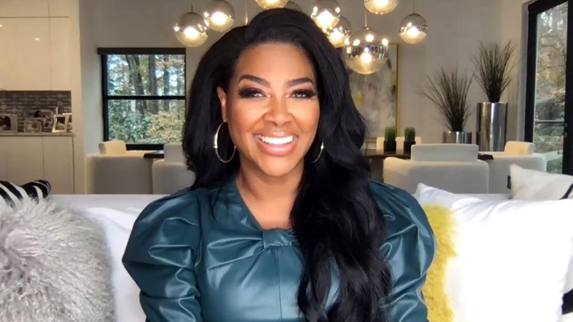 Kenya Moore Talks About Working Out With Her Fans Check Out Her Photo At The Gym