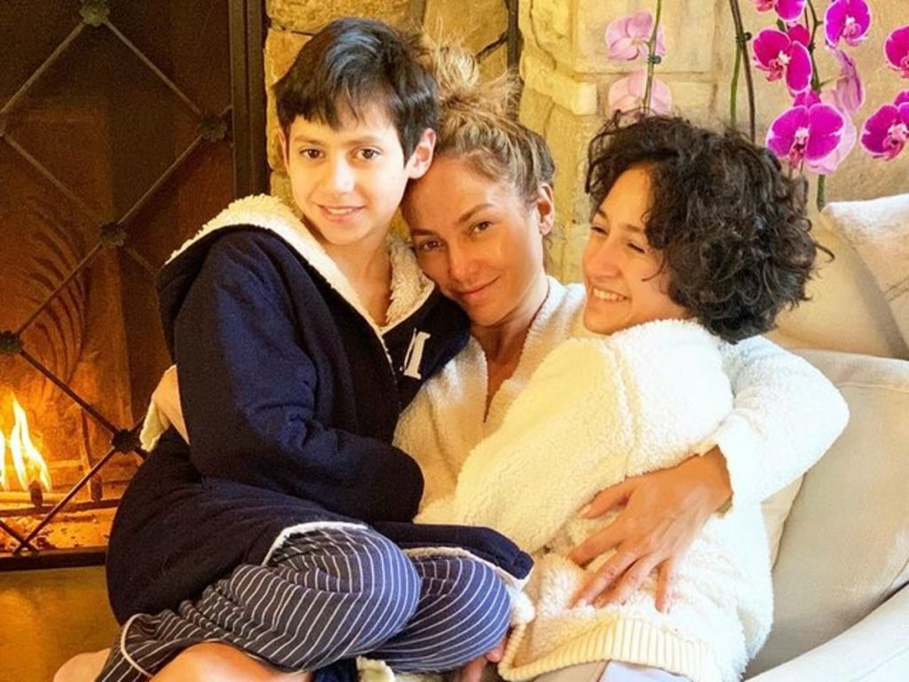 Jennifer Lopez Snuggles Her 12-12 months-Outdated Twins Max And Emme