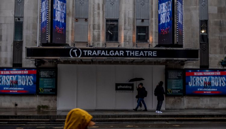 U.K. Virus Surge Surpasses Spring Peak as Lockdown Choices Loom