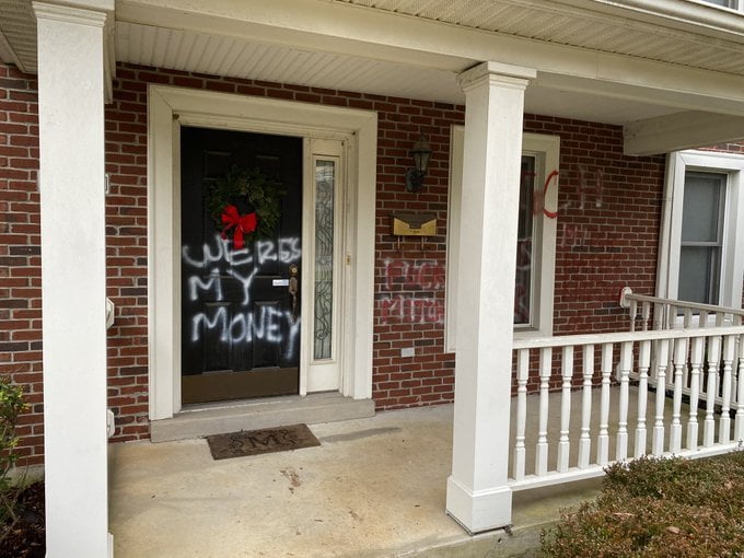 Mitch McConnell's Home Vandalized With 'WERES MY MONEY', One Day After a Pig's Head Was Left At Pelosi's House (VIDEO)