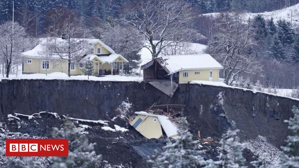 Norway landslide: Swedes join search for 10 missing in Ask ravine