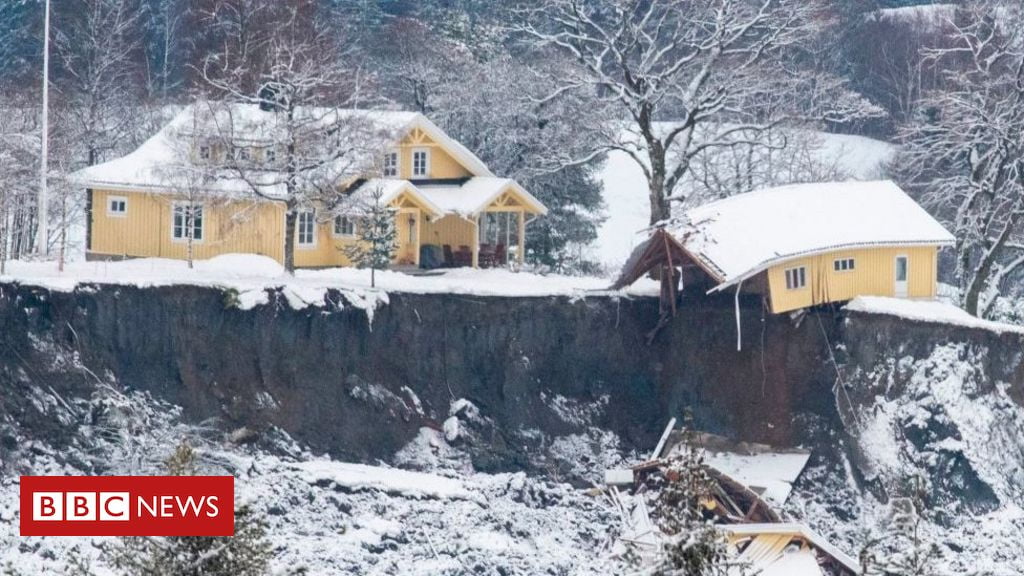 Norway landslide: Third body found as rescuers search Gjerdrum site