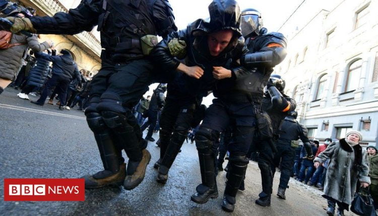 Alexei Navalny: Dozens detained in protests across Russia