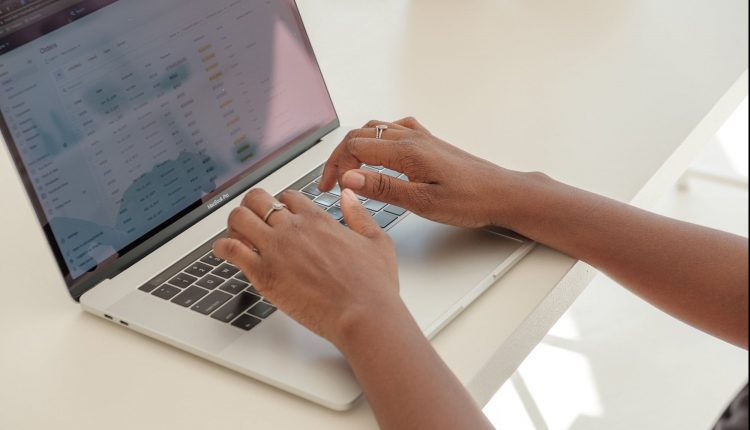 Learn How to Successfully Launch a Shopify Store and Build Your Ecommerce Business