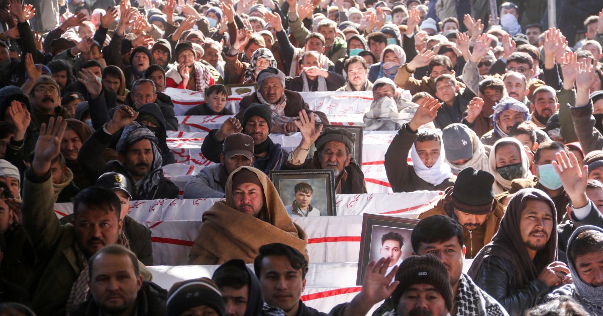 Pakistani Shia end protests; hold funerals for slain 11 miners | ISIL/ISIS News