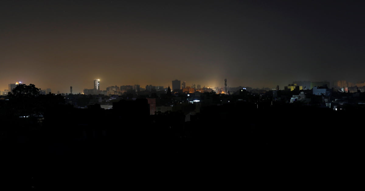Pakistani authorities work to restore power after blackout | Energy News