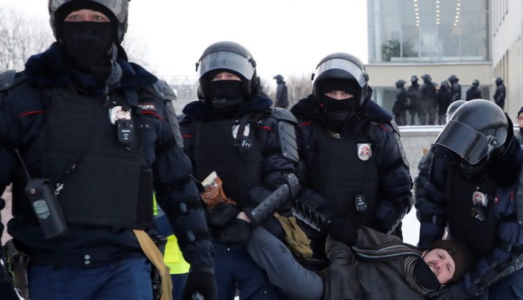 Live Updates: Navalny Protests Grip Russia