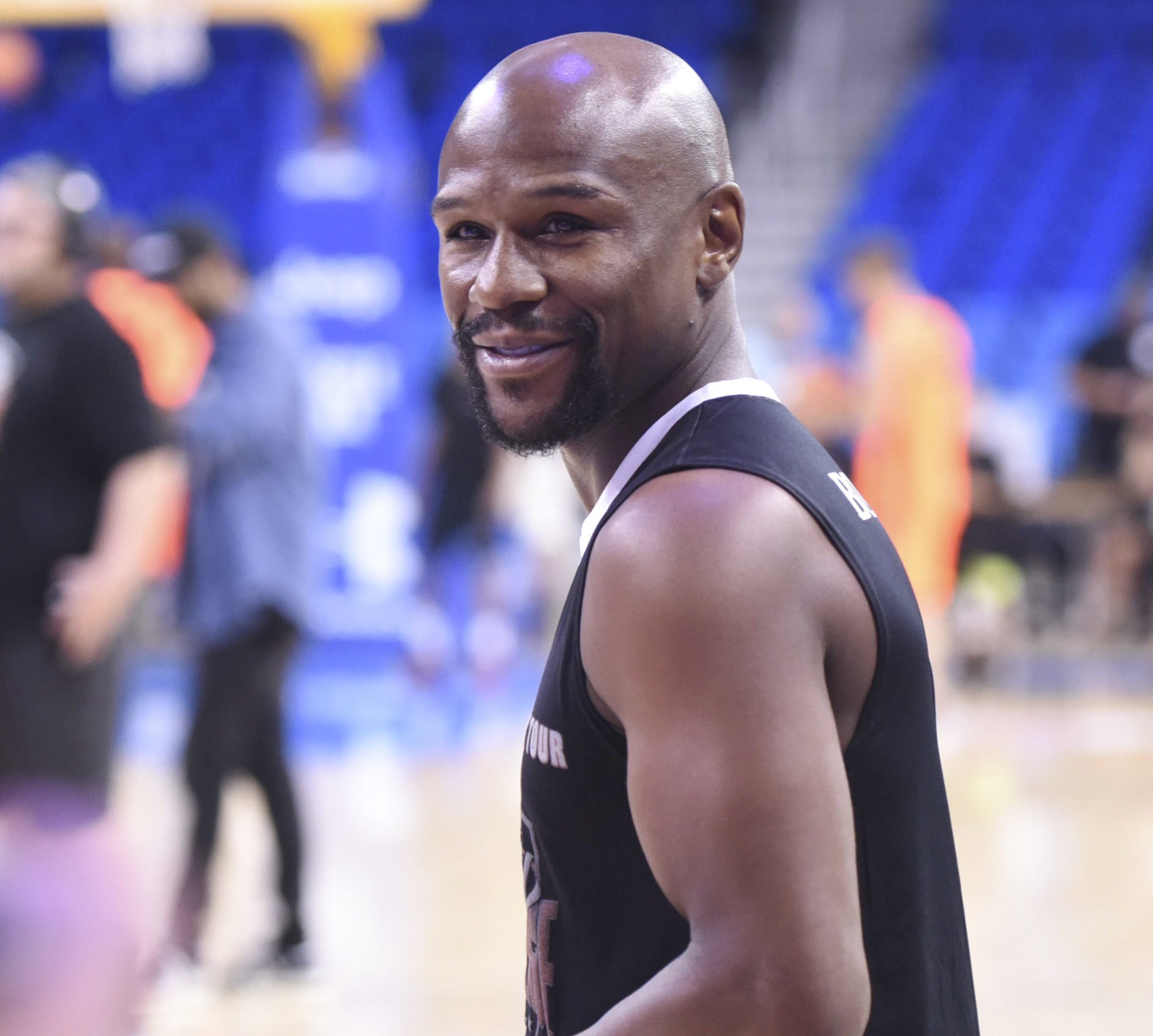 Floyd Mayweather Shows Off His New Hairstyle (Photo Inside)