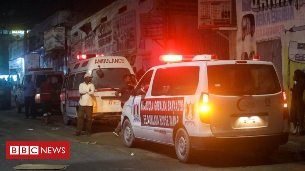 Somalia al-Shabab militants attack hotel in Mogadishu