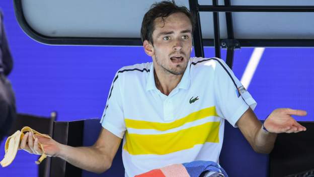 Australian Open: Daniil Medvedev wins despite coach walking out