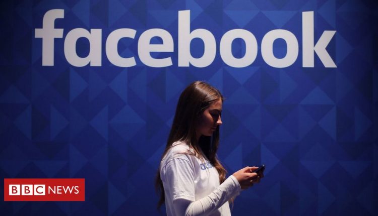 Facebook blocks Australian users from viewing or sharing news