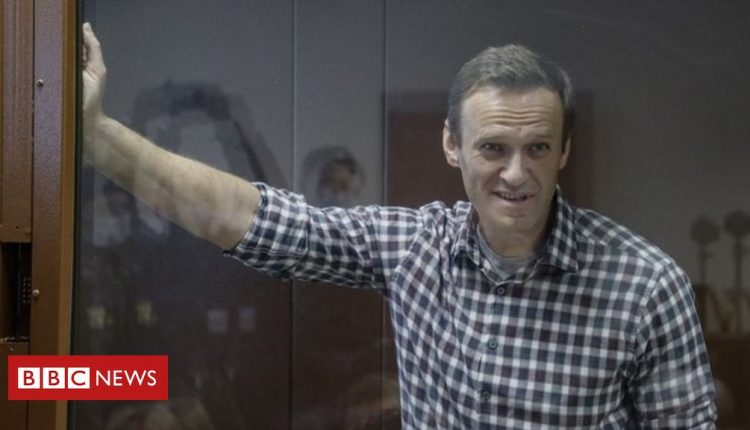 Alexei Navalny: Putin critic loses appeal against jailing