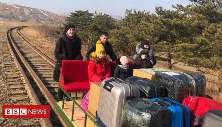 North Korea: Russian diplomats leave by hand-pushed trolley