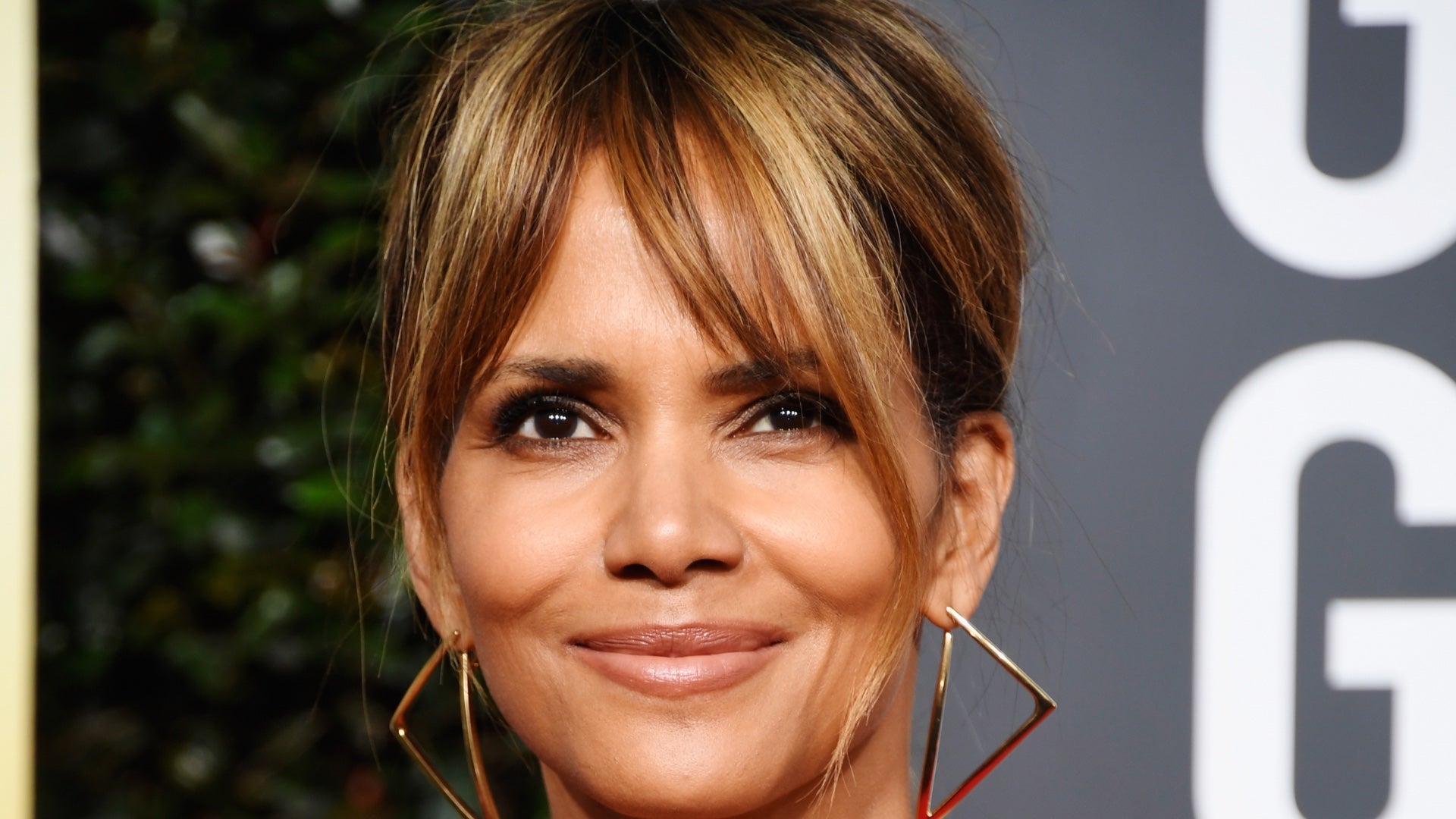 Halle Berry Has Great Response To Hater Saying She ‘Can’t Keep A Man!’