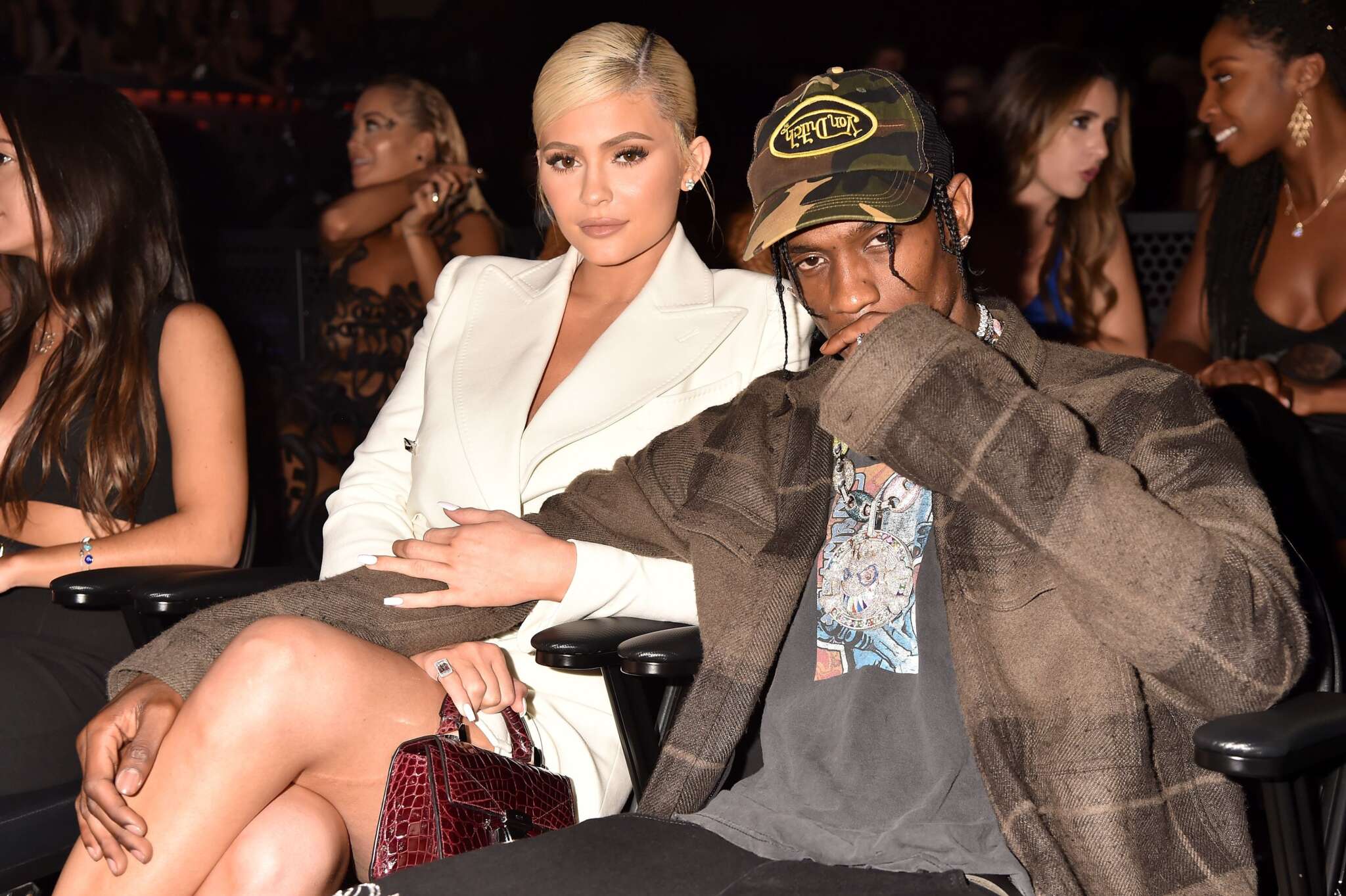 KUWTK: Kylie Jenner And Travis Scott Still ‘Hooking Up’ But Not Back Together – Here’s Why They’re Not Labeling What They Share!