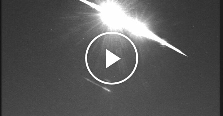 Fireball Meteor Dashes Across U.K. Sky