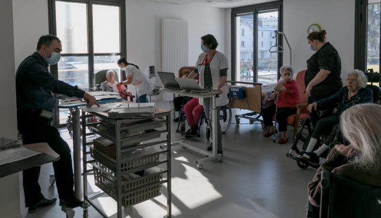 E.U. Exports Millions of Vaccine Doses Despite Supply Crunch at Home