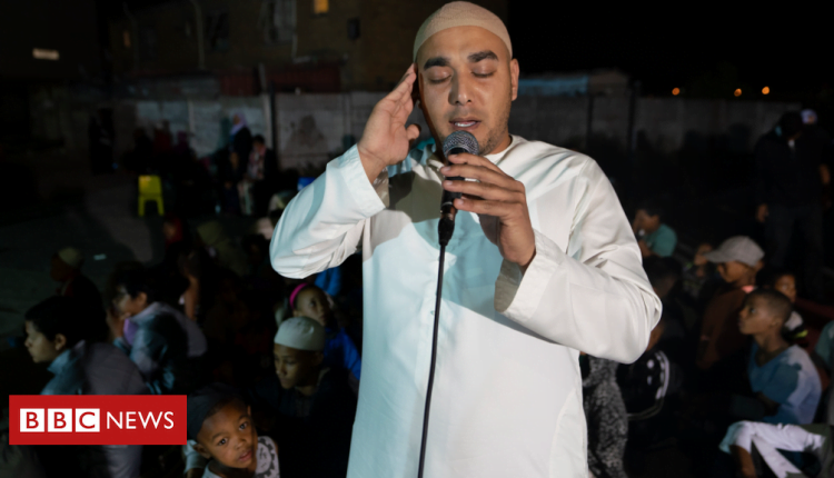 Cape Town: Pictures of how Muslim worship helps quell South African ganglands
