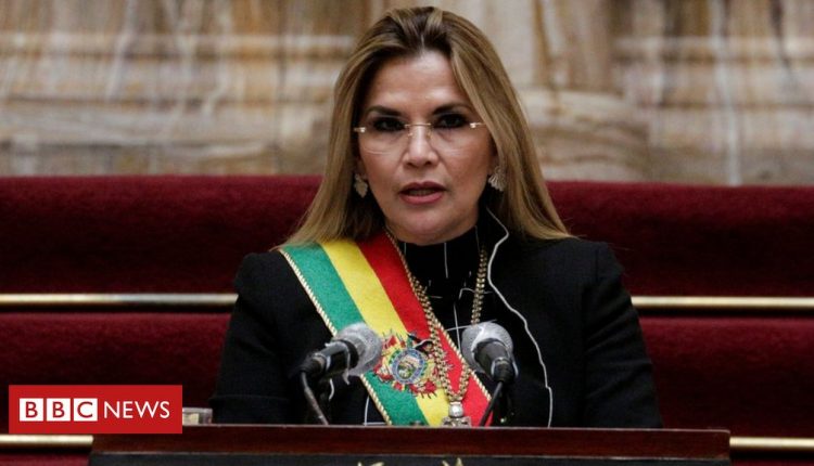 Bolivia: Ex-interim President Jeanine Áñez arrested over 'coup'