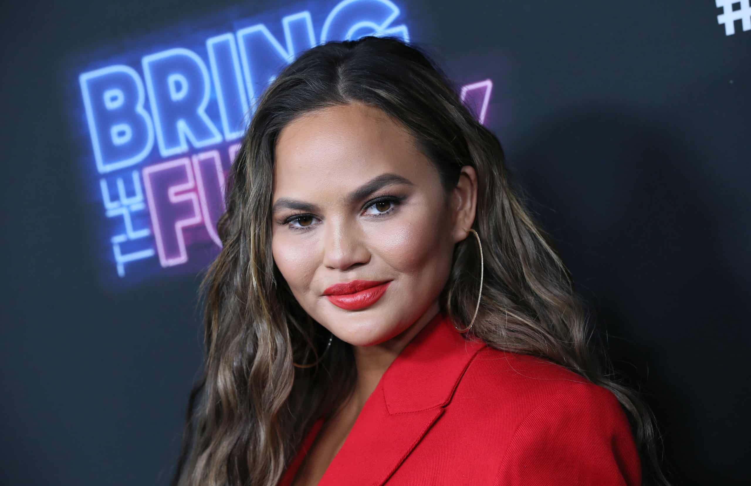 Chrissy Teigen Issues A Public Apology After Her Cyberbullying Scandal Resurfaces 
