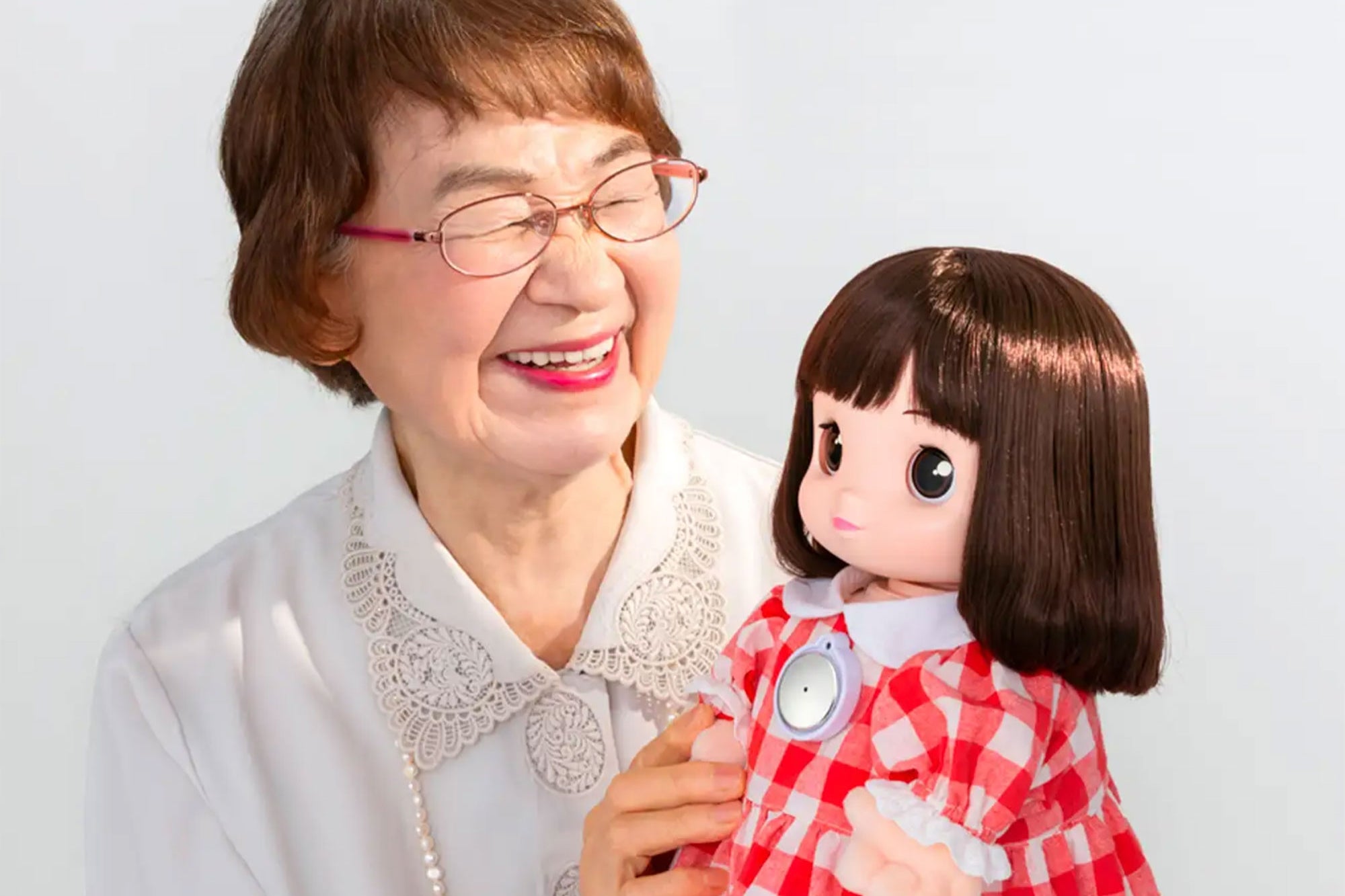 Ami-Chan, the doll with artificial intelligence that accompanies the elderly in confinement
